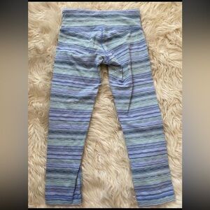 Lululemon wunder under crop III in space dye twist lullaby ray